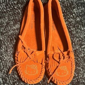 Minnetonka WOMENs Moccasins - Vibrant brown special edition
